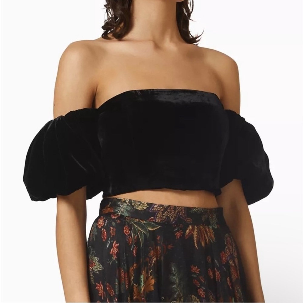 NWOT Cara Cara Wethersfield Black Velvet Off Shoulder Puff Sleeve Crop Top Sz 2
